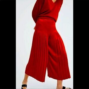 ZARA | Wide Leg Pleated Culottes Cropped Pants Red High Rise Women’s Size Medium